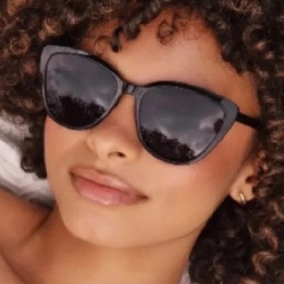 Rachel Zoe | Accessories | Rachel Zoe Nina Sunglasses Black  display picture 3